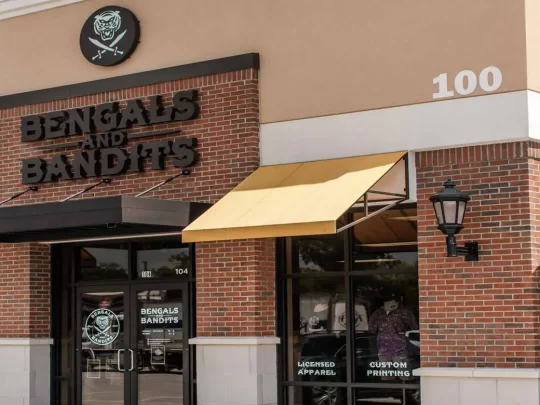 Awning-world-custom-residential-commercial-awnings-commercial-3-Top-hung-awnings