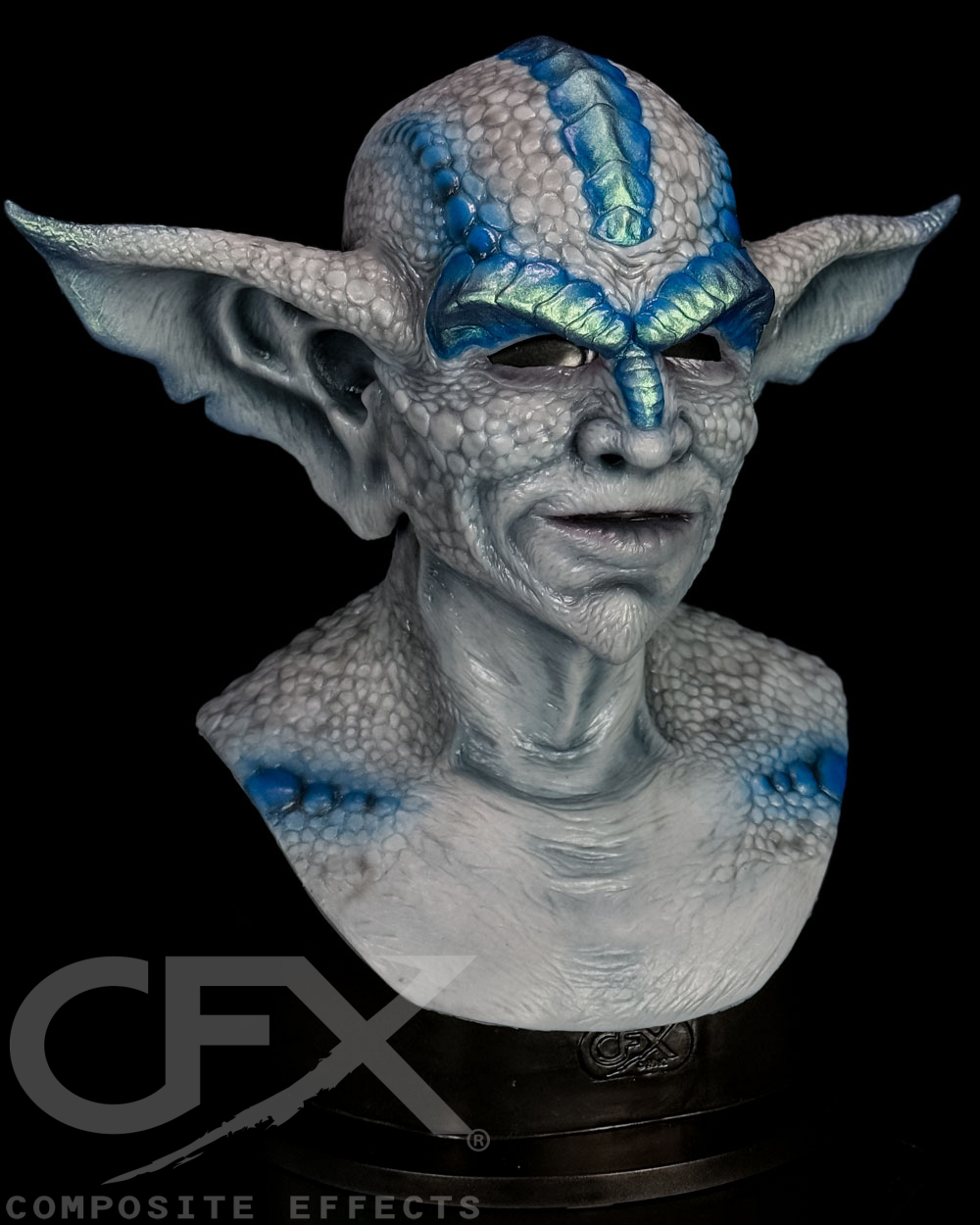 Gremlin-Light-Gray-with-blue-Metallic-2.jpg