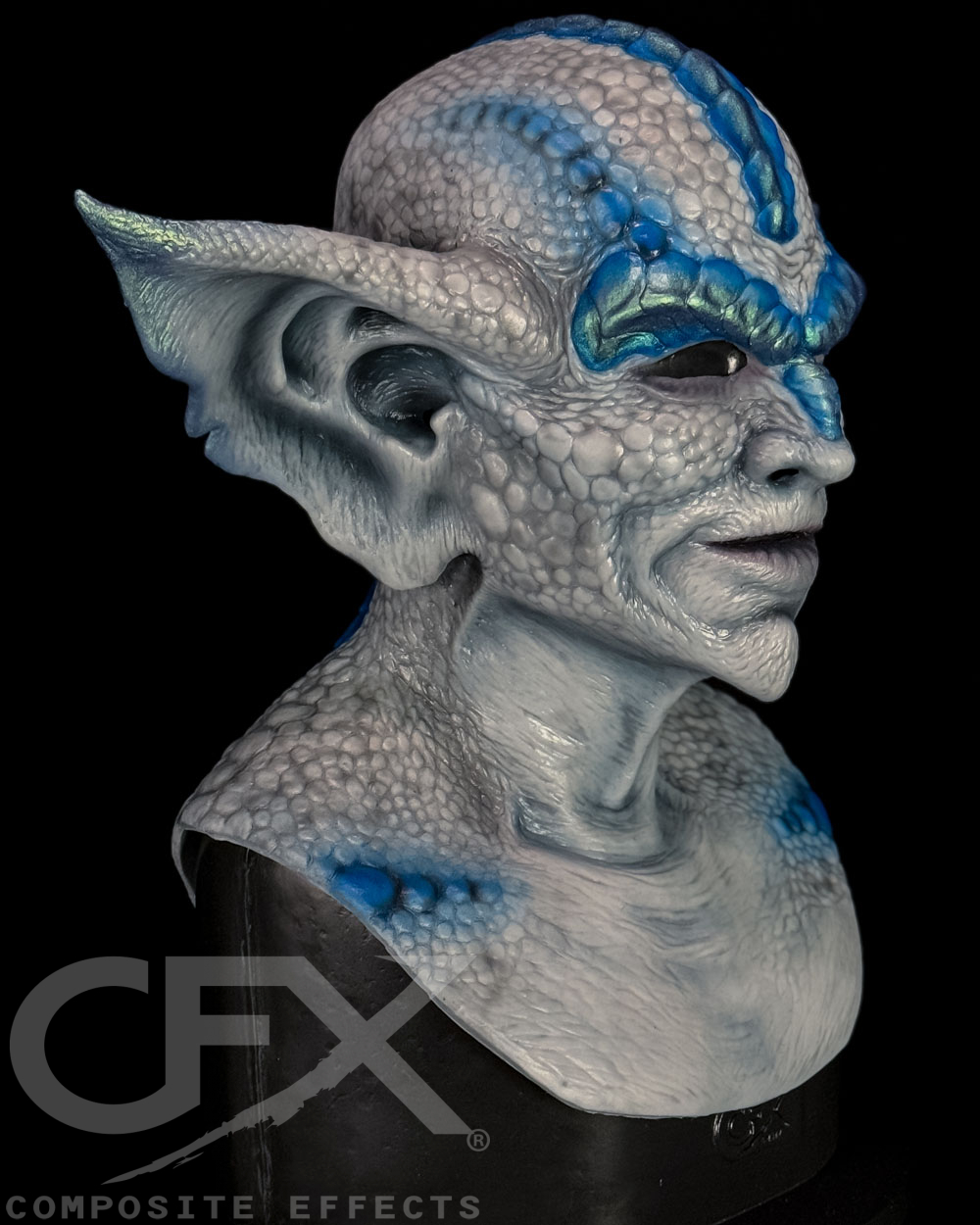 Gremlin-Light-Gray-with-blue-Metallic-3.jpg