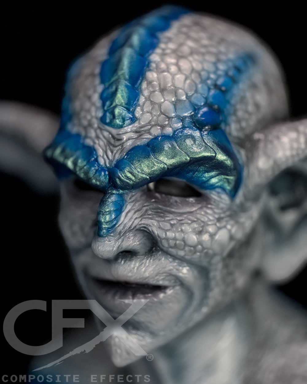 Gremlin-Light-Gray-with-blue-Metallic-7.jpg