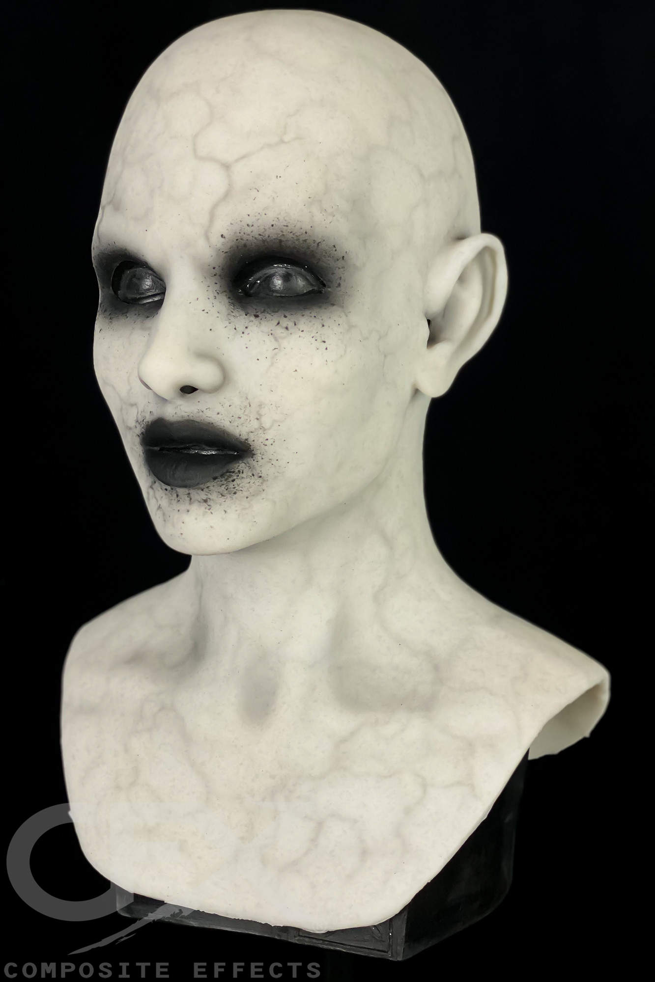 Roxy-Valak-Nun-7.jpg