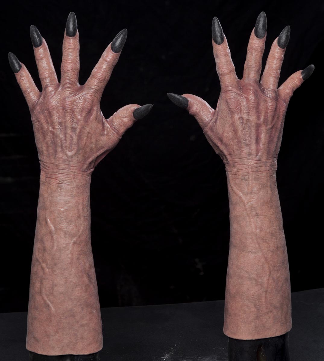 fiend_gloves_rust_01.jpg