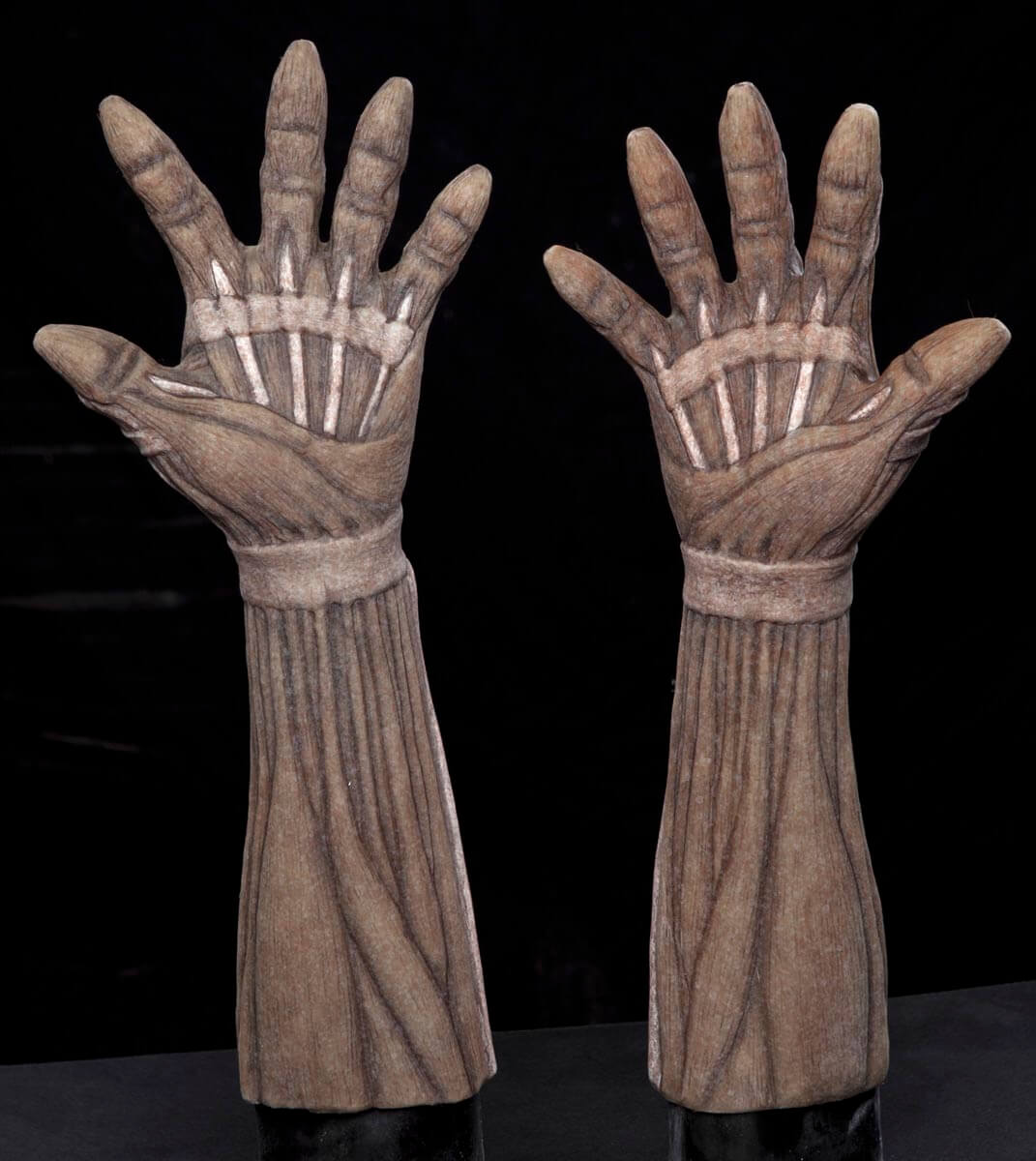 flayed_gloves_tan_02.jpg