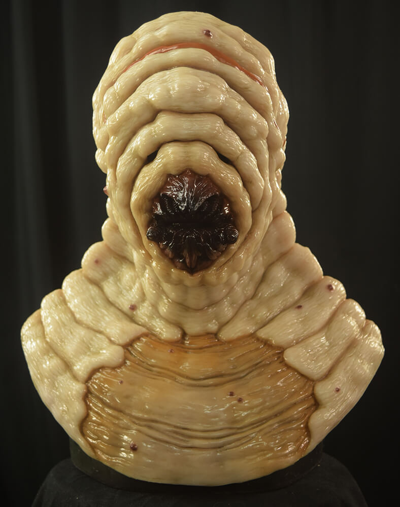 larva_mask_pale_01.jpg