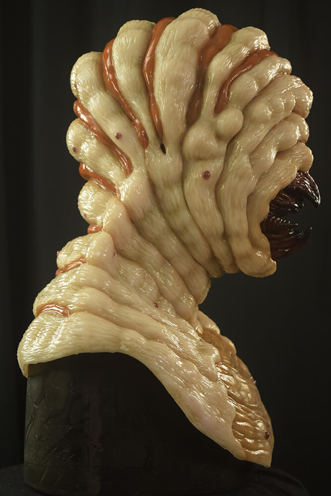 larva_mask_pale_04.jpg