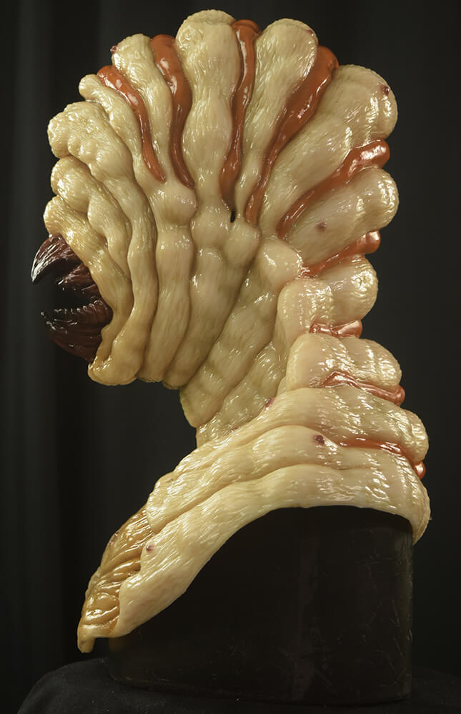 larva_mask_pale_07.jpg
