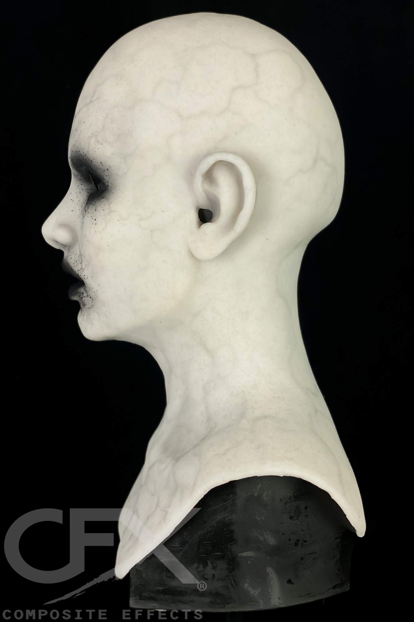 Roxy-Valak-Nun-6.jpg
