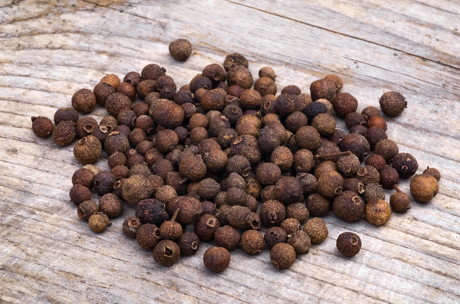https://rhinowebllc.com/cushings-creole-seasoning/wp-content/uploads/2024/12/allspice-berries.webp