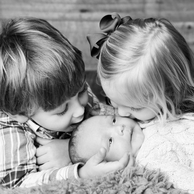 https://rhinowebllc.com/eye-wander/wp-content/uploads/2024/10/family_photography34-640x640.jpeg