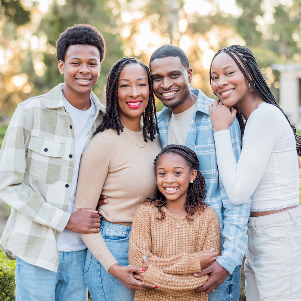 https://rhinowebllc.com/eye-wander3/wp-content/uploads/2025/02/team_03_0007_Family-Portraits.jpg