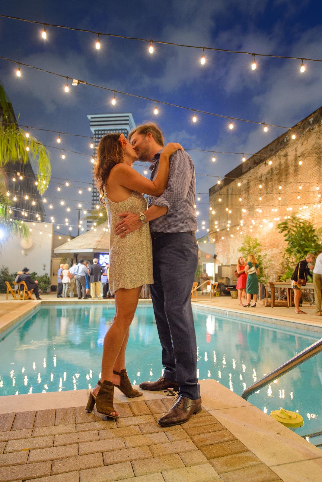 10069