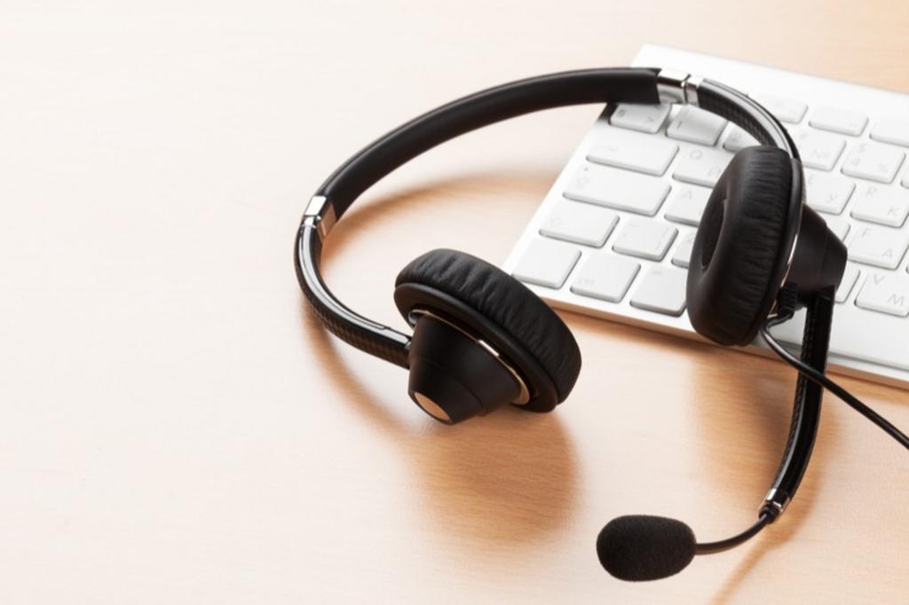 https://rhinowebllc.com/omnicommagency/wp-content/uploads/2024/03/headset1.jpg