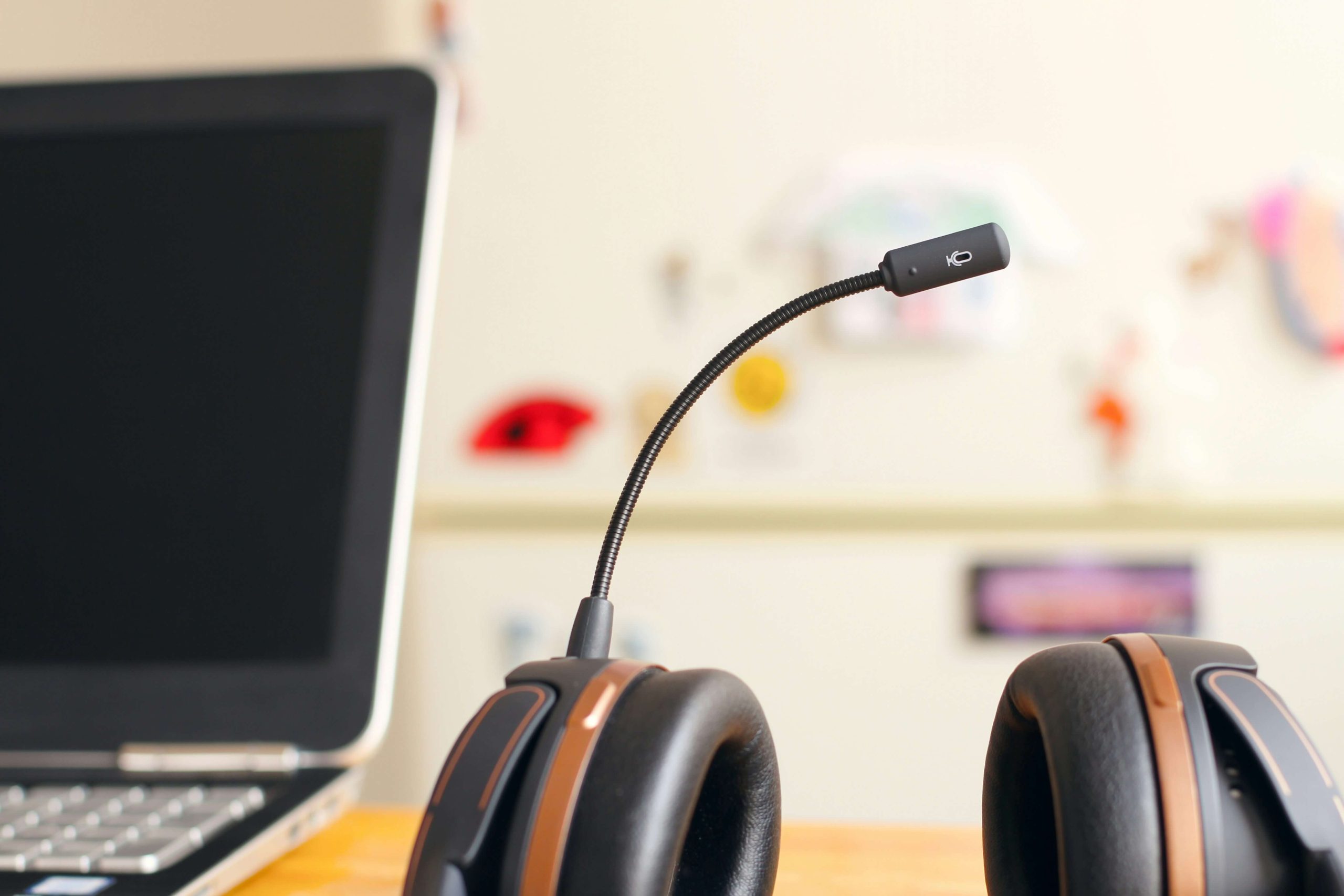 https://rhinowebllc.com/omnicommagency/wp-content/uploads/2024/03/headsetandKeyboard-scaled.jpg