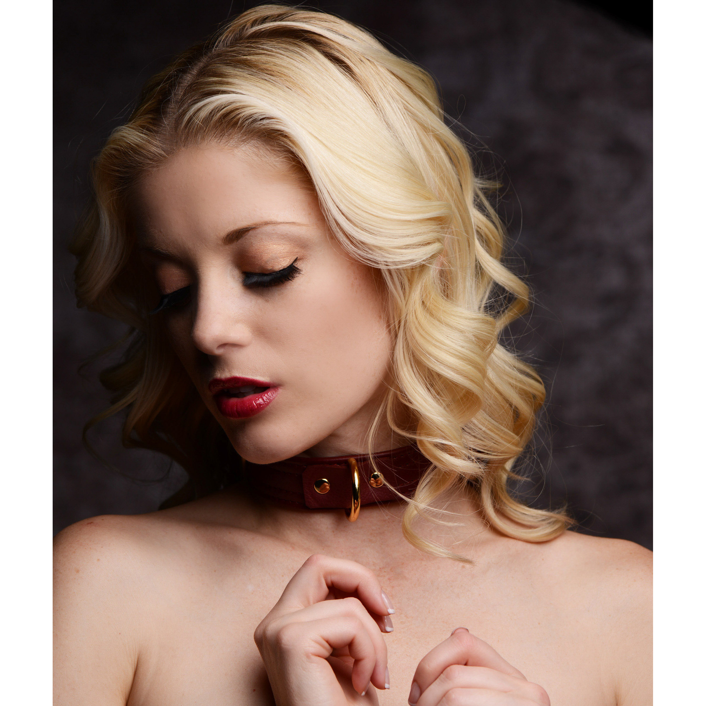 ae798-collar-model.jpg