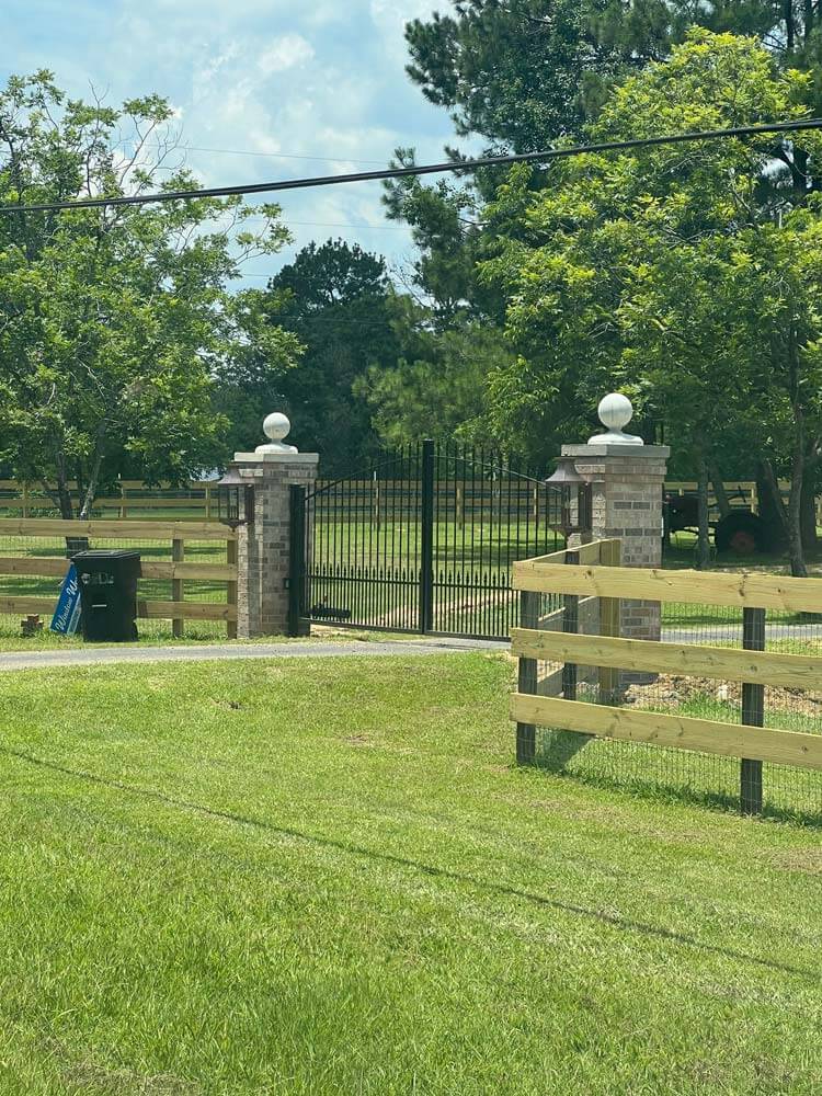 Brick-Columns-img https://rhinowebllc.com/tonys-fencing-iron-works/wp-content/uploads/2024/11/Brick-Columns-img.jpg
