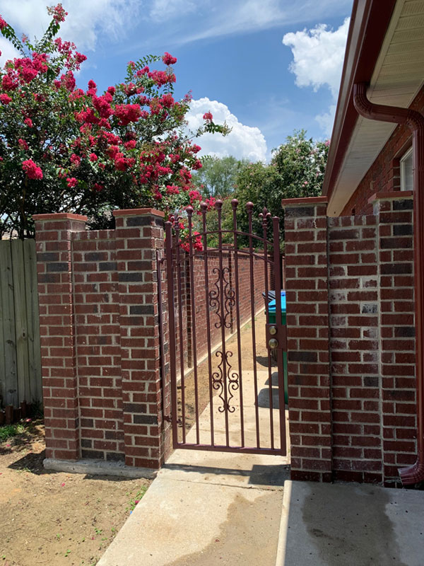 https://rhinowebllc.com/tonys-fencing-iron-works/wp-content/uploads/2024/11/brick-fence-services.jpg
