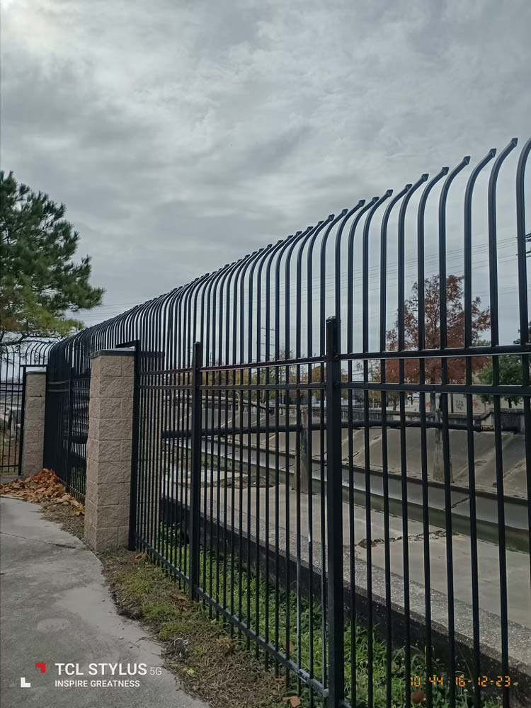 https://rhinowebllc.com/tonys-fencing-iron-works/wp-content/uploads/2024/11/commercial-iron.jpg