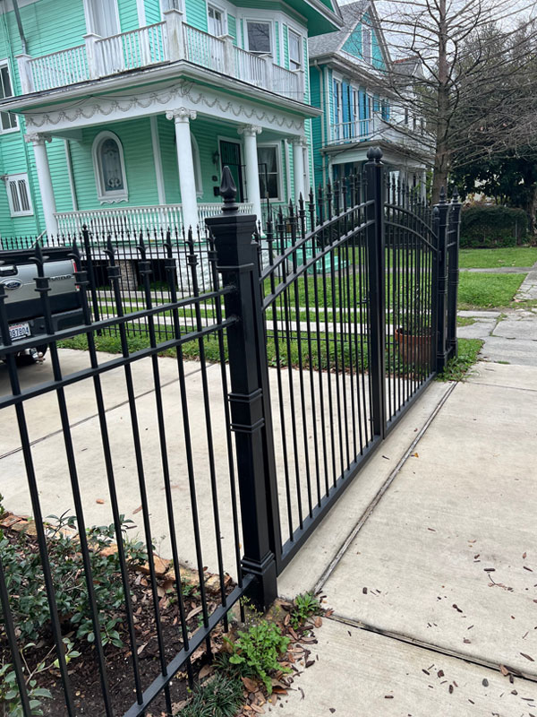 https://rhinowebllc.com/tonys-fencing-iron-works/wp-content/uploads/2024/11/gate-services.jpg