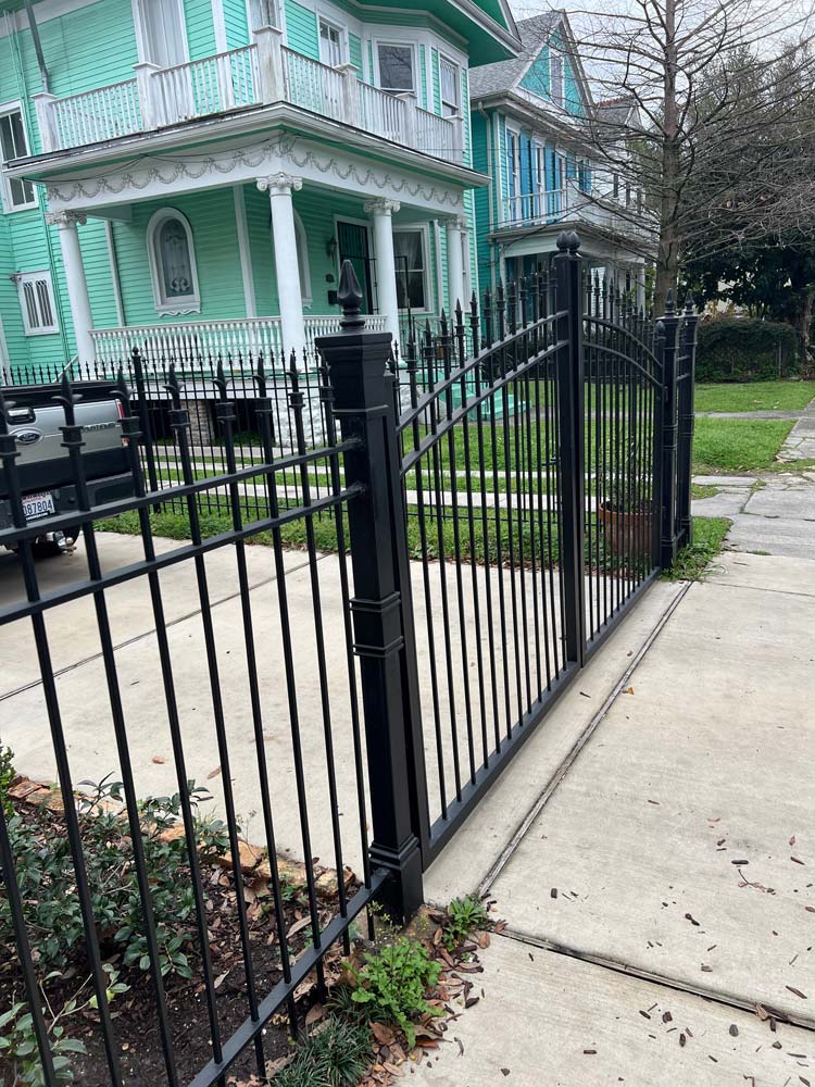 iron-gate-img1 https://rhinowebllc.com/tonys-fencing-iron-works/wp-content/uploads/2024/11/iron-gate-img1.jpg