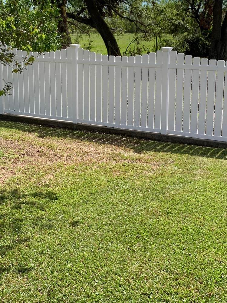 https://rhinowebllc.com/tonys-fencing-iron-works/wp-content/uploads/2024/11/vinyl-fence-img.jpg
