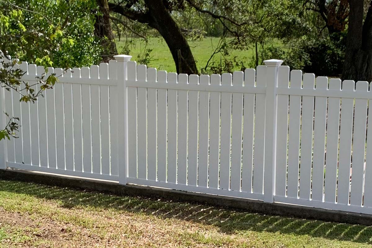 vinyl-fence https://rhinowebllc.com/tonys-fencing-iron-works/wp-content/uploads/2024/11/vinyl-fence.jpg