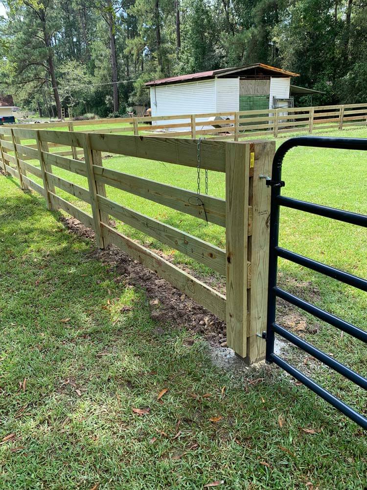 https://rhinowebllc.com/tonys-fencing-iron-works/wp-content/uploads/2024/12/farm-fence-01.jpg