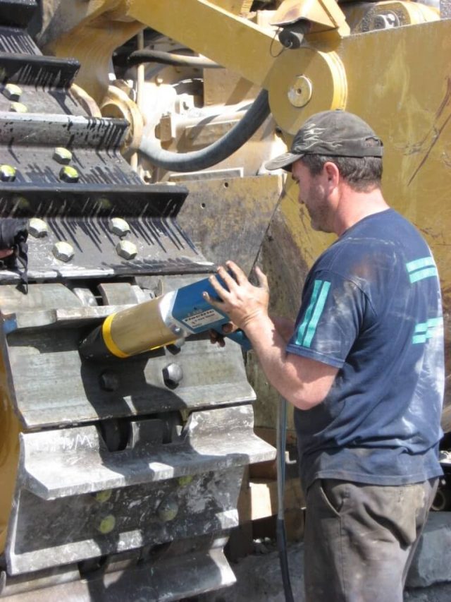 E-RAD-Cat_D11_Track_Pad_Bolt-768x1024