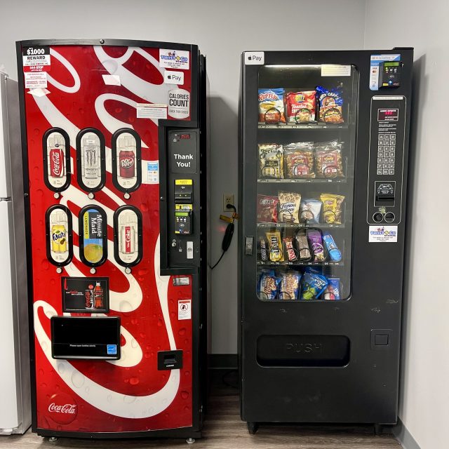 https://rhinowebllc.com/twist-and-go-vending/wp-content/uploads/2025/01/IMG_3514-640x640.jpg
