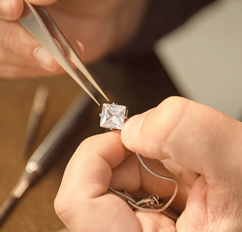 jewelry-repair-img https://rhinowebllc.com/webuygoldla/wp-content/uploads/2025/10/jewelry-repair-img.jpg